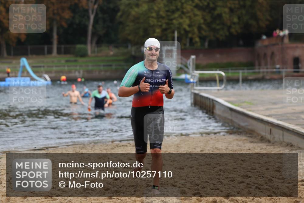 13.09.2026 - Stadtparktriathlon Mo-Foto http://msf.ph/oto/10257110 13.09.2026 10:54:14 Schwimmen 589, 592 meine-sportfotos.de