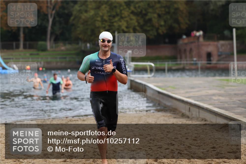 13.09.2026 - Stadtparktriathlon Mo-Foto http://msf.ph/oto/10257112 13.09.2026 10:54:14 Schwimmen 589, 592 meine-sportfotos.de