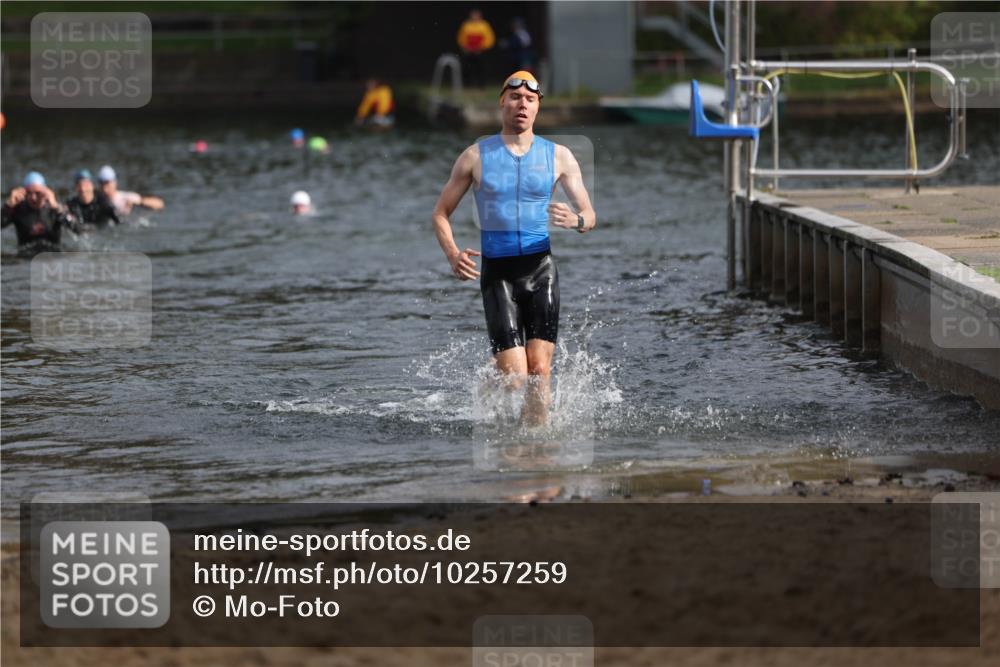 13.09.2026 - Stadtparktriathlon Mo-Foto http://msf.ph/oto/10257259 13.09.2026 10:55:23 Schwimmen 610, 637 meine-sportfotos.de