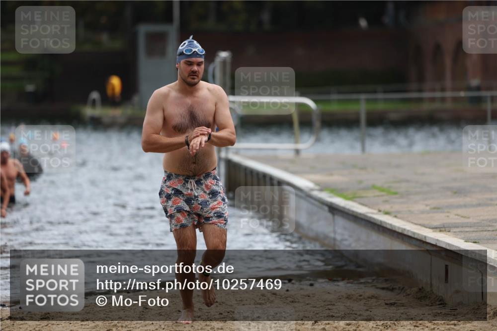 13.09.2026 - Stadtparktriathlon Mo-Foto http://msf.ph/oto/10257469 13.09.2026 11:33:19 Schwimmen 841, 851 meine-sportfotos.de
