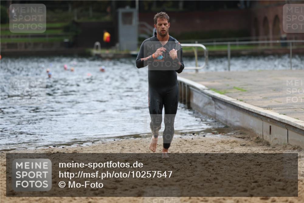 13.09.2026 - Stadtparktriathlon Mo-Foto http://msf.ph/oto/10257547 13.09.2026 11:33:41 Schwimmen 831, 938, 948 meine-sportfotos.de