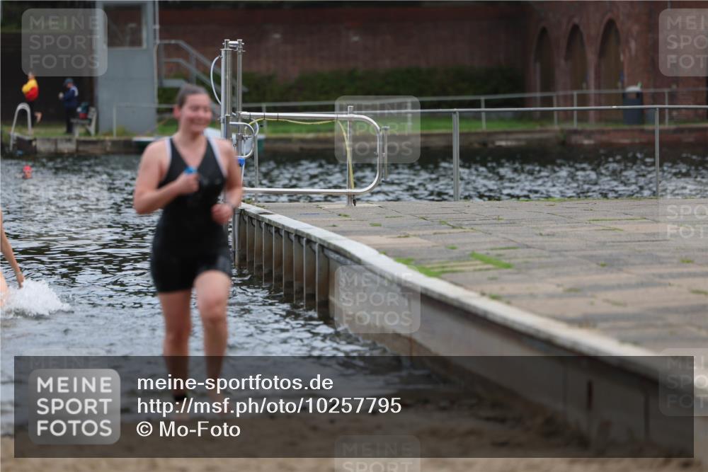 13.09.2026 - Stadtparktriathlon Mo-Foto http://msf.ph/oto/10257795 13.09.2026 11:11:10 Schwimmen 760, 770 meine-sportfotos.de