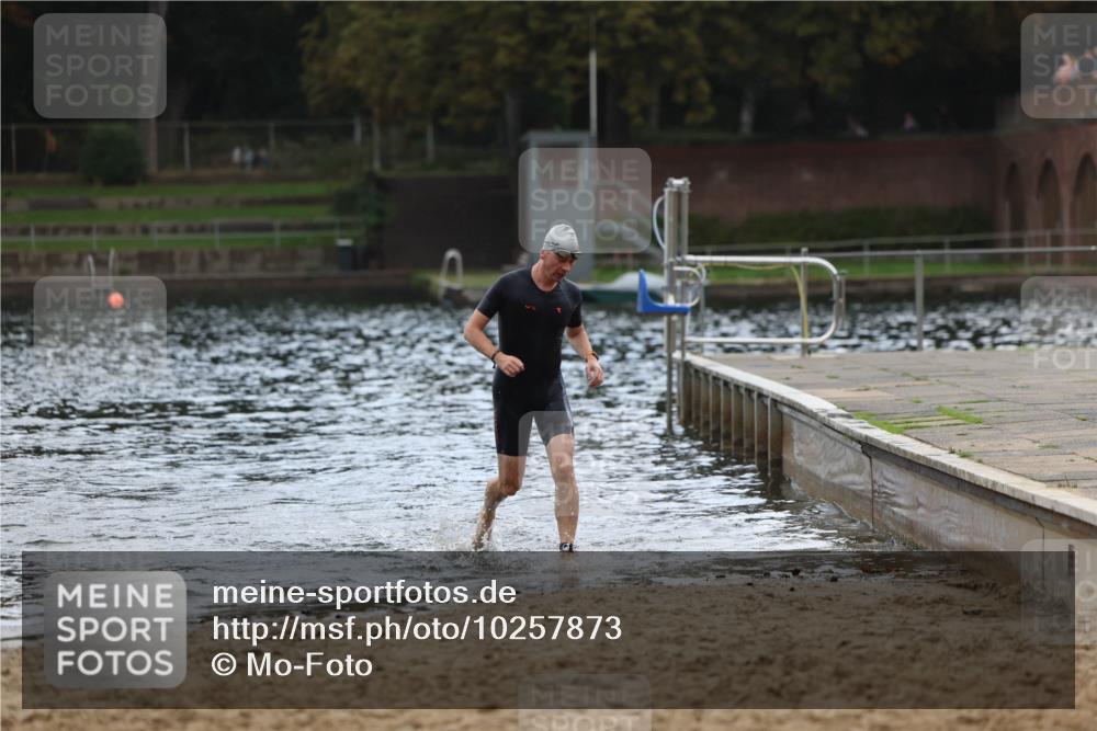 13.09.2026 - Stadtparktriathlon Mo-Foto http://msf.ph/oto/10257873 13.09.2026 11:36:43 Schwimmen 832, 902 meine-sportfotos.de