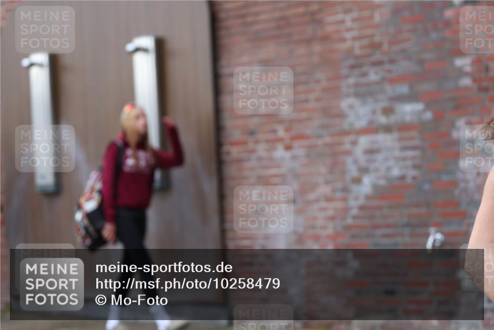 13.09.2026 - Stadtparktriathlon Mo-Foto http://msf.ph/oto/10258479 13.09.2026 11:13:02 Schwimmen 710, 730, 801 meine-sportfotos.de