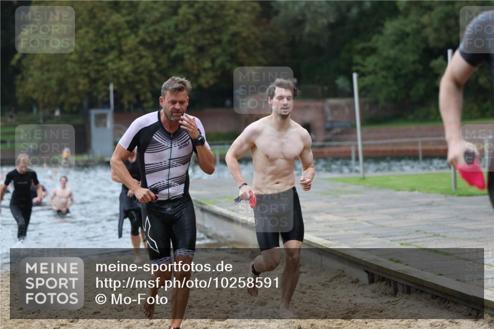 13.09.2026 - Stadtparktriathlon Mo-Foto http://msf.ph/oto/10258591 13.09.2026 11:53:49 Schwimmen 957, 986, 995, 1007, 1024, 1026, 1051, 1054 meine-sportfotos.de