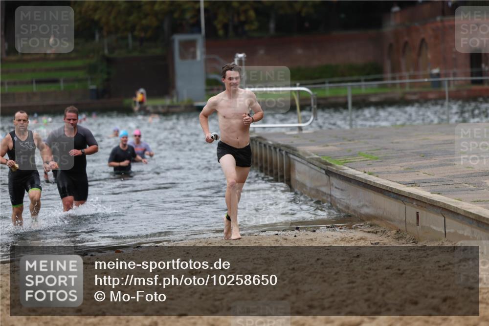 13.09.2026 - Stadtparktriathlon Mo-Foto http://msf.ph/oto/10258650 13.09.2026 11:54:00 Schwimmen 961, 986, 995, 1011, 1045 meine-sportfotos.de