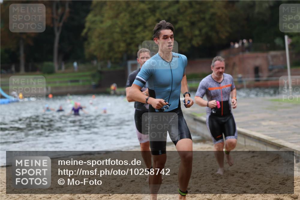13.09.2026 - Stadtparktriathlon Mo-Foto http://msf.ph/oto/10258742 13.09.2026 11:54:19 Schwimmen 960, 975, 1005, 1061 meine-sportfotos.de