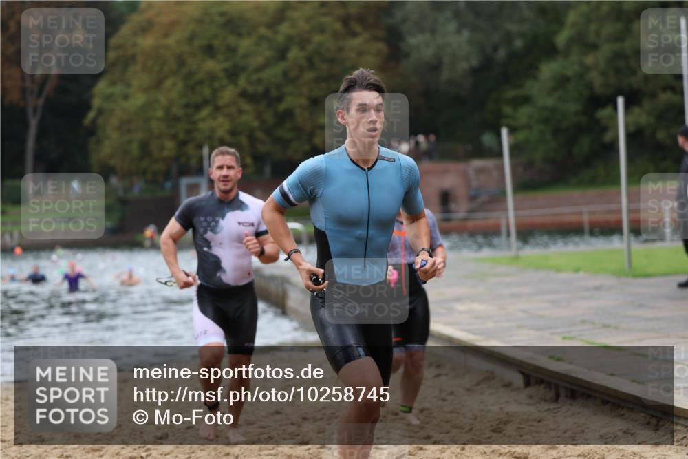 13.09.2026 - Stadtparktriathlon Mo-Foto http://msf.ph/oto/10258745 13.09.2026 11:54:19 Schwimmen 960, 975, 1005, 1061 meine-sportfotos.de