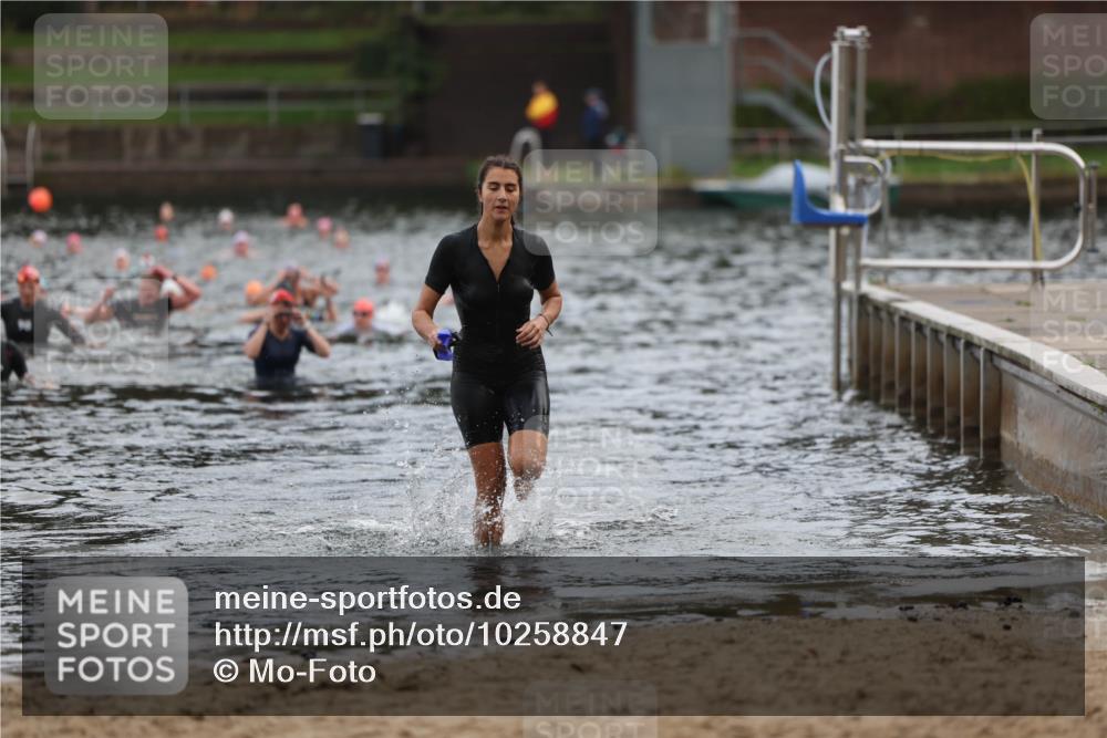 13.09.2026 - Stadtparktriathlon Mo-Foto http://msf.ph/oto/10258847 13.09.2026 11:14:33 Schwimmen 787, 824 meine-sportfotos.de