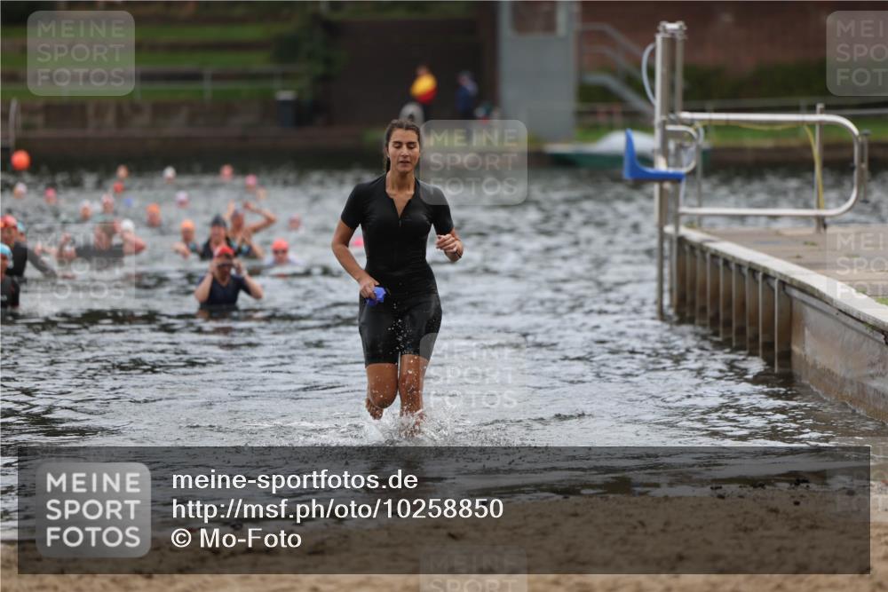 13.09.2026 - Stadtparktriathlon Mo-Foto http://msf.ph/oto/10258850 13.09.2026 11:14:33 Schwimmen 787, 824 meine-sportfotos.de