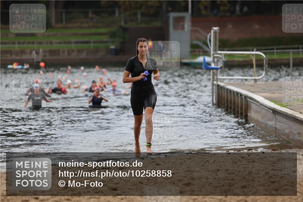 13.09.2026 - Stadtparktriathlon Mo-Foto http://msf.ph/oto/10258858 13.09.2026 11:14:35 Schwimmen 787, 824 meine-sportfotos.de