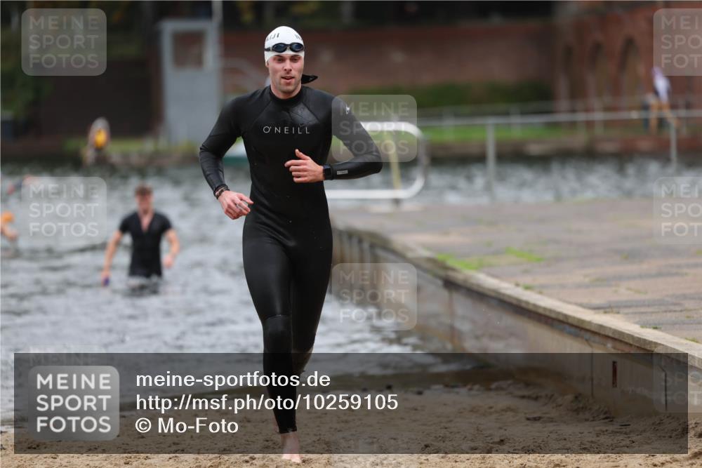 13.09.2026 - Stadtparktriathlon Mo-Foto http://msf.ph/oto/10259105 13.09.2026 11:55:34 Schwimmen 950, 979, 1039, 1052 meine-sportfotos.de