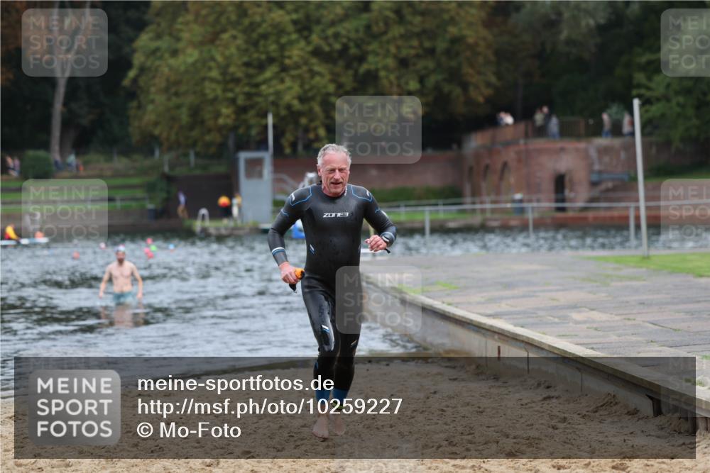 13.09.2026 - Stadtparktriathlon Mo-Foto http://msf.ph/oto/10259227 13.09.2026 11:56:01 Schwimmen 977, 987, 996, 1056 meine-sportfotos.de