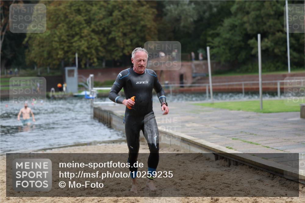13.09.2026 - Stadtparktriathlon Mo-Foto http://msf.ph/oto/10259235 13.09.2026 11:56:02 Schwimmen 977, 987, 996, 1056 meine-sportfotos.de