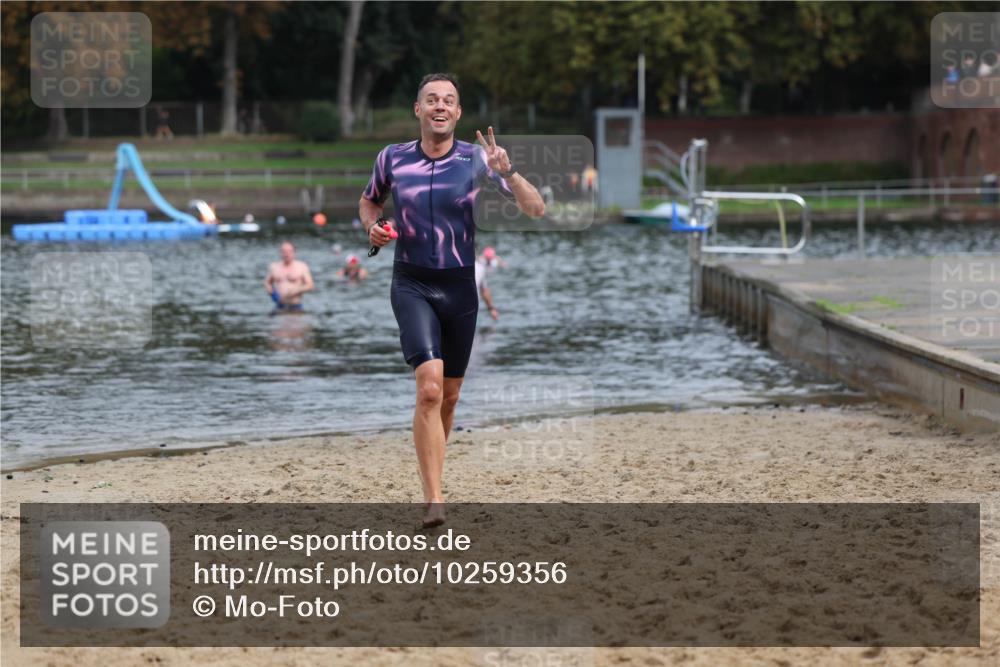 13.09.2026 - Stadtparktriathlon Mo-Foto http://msf.ph/oto/10259356 13.09.2026 11:56:59 Schwimmen 981, 1044, 1047 meine-sportfotos.de