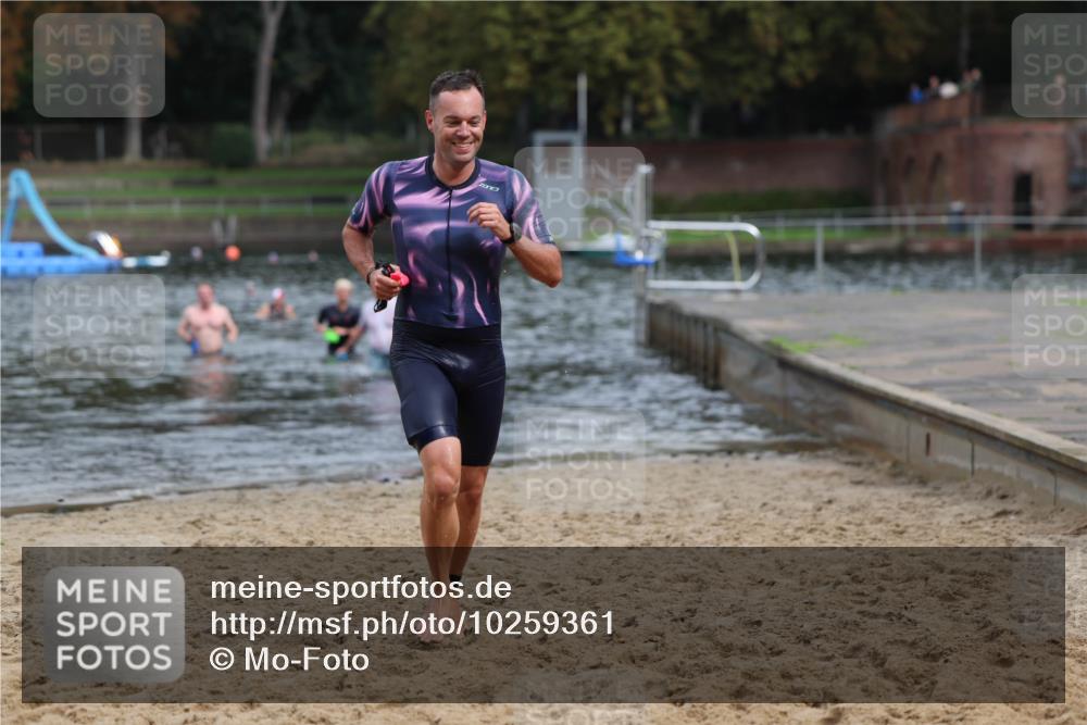13.09.2026 - Stadtparktriathlon Mo-Foto http://msf.ph/oto/10259361 13.09.2026 11:57:00 Schwimmen 981, 1008, 1044, 1047 meine-sportfotos.de