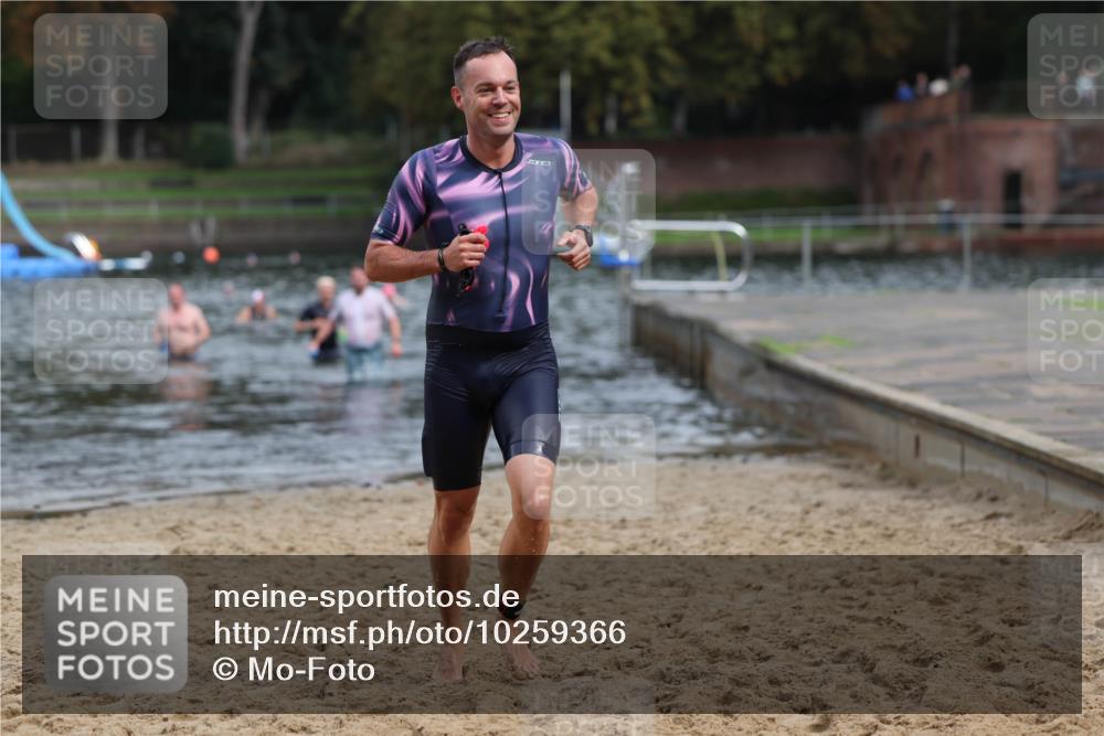 13.09.2026 - Stadtparktriathlon Mo-Foto http://msf.ph/oto/10259366 13.09.2026 11:57:00 Schwimmen 981, 1008, 1044, 1047 meine-sportfotos.de