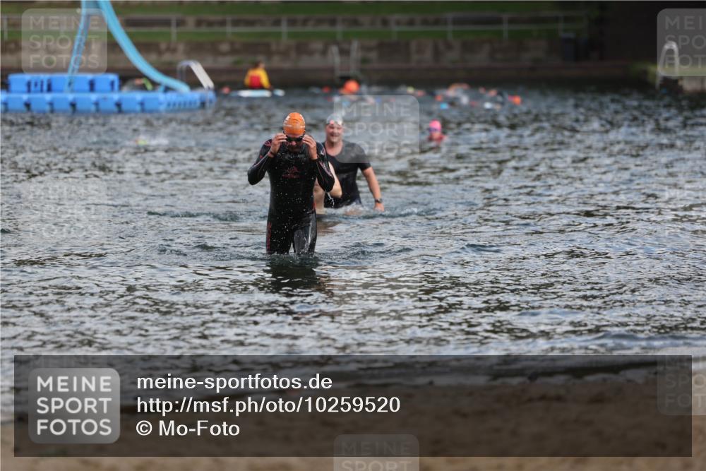 13.09.2026 - Stadtparktriathlon Mo-Foto http://msf.ph/oto/10259520 13.09.2026 11:29:24 Schwimmen 885, 908 meine-sportfotos.de