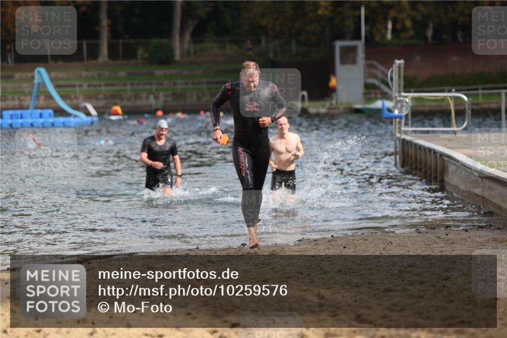 13.09.2026 - Stadtparktriathlon Mo-Foto http://msf.ph/oto/10259576 13.09.2026 11:29:31 Schwimmen 885, 908, 915 meine-sportfotos.de