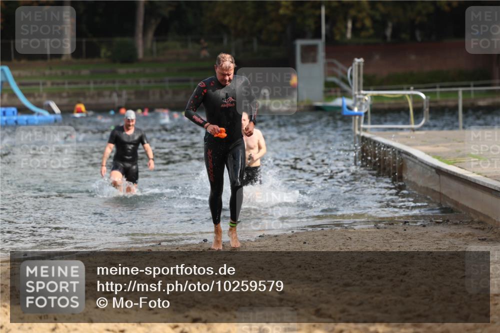 13.09.2026 - Stadtparktriathlon Mo-Foto http://msf.ph/oto/10259579 13.09.2026 11:29:31 Schwimmen 885, 908, 915 meine-sportfotos.de