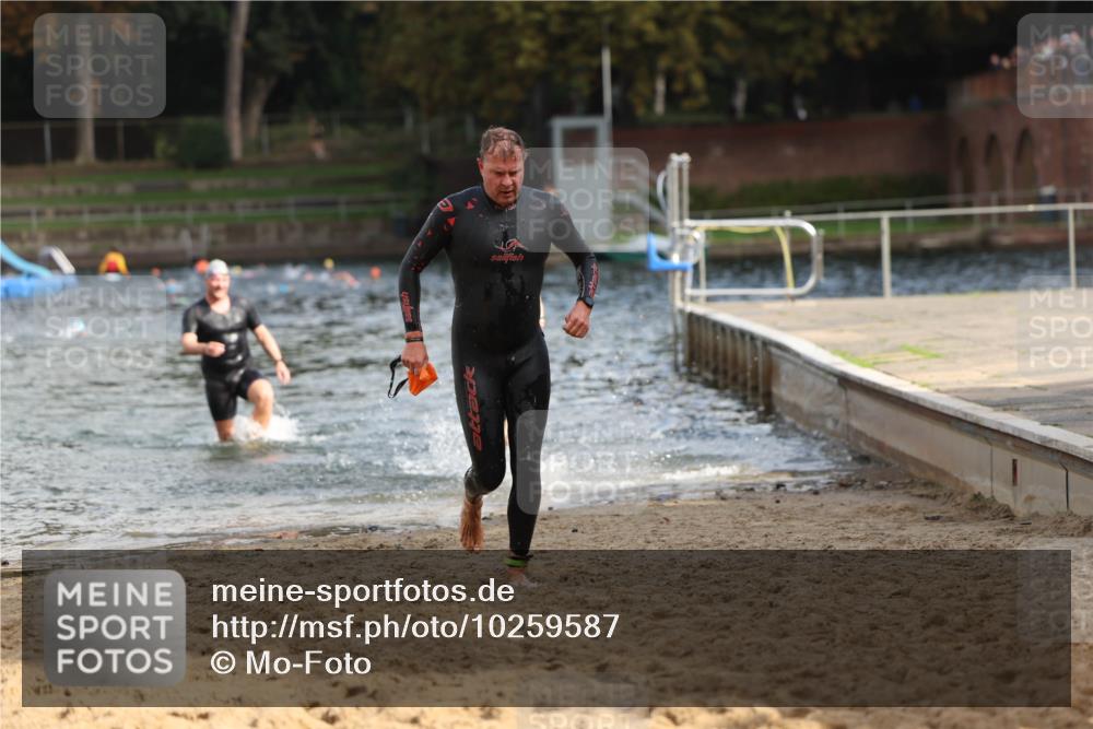 13.09.2026 - Stadtparktriathlon Mo-Foto http://msf.ph/oto/10259587 13.09.2026 11:29:32 Schwimmen 885, 908, 915 meine-sportfotos.de