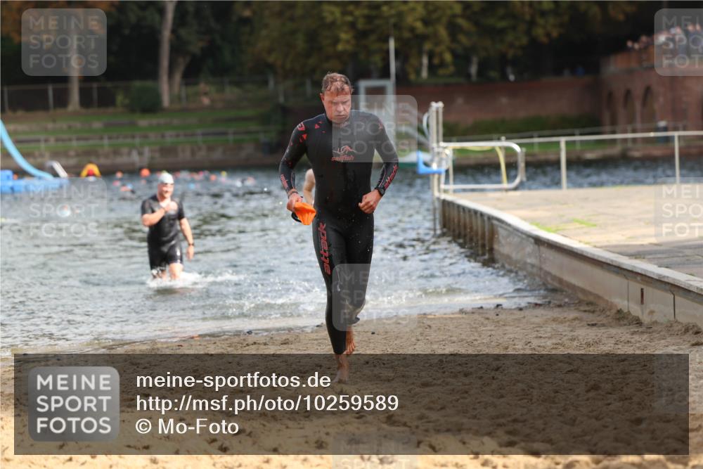 13.09.2026 - Stadtparktriathlon Mo-Foto http://msf.ph/oto/10259589 13.09.2026 11:29:32 Schwimmen 885, 908, 915 meine-sportfotos.de