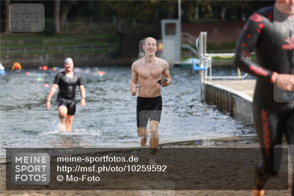 13.09.2026 - Stadtparktriathlon Mo-Foto http://msf.ph/oto/10259592 13.09.2026 11:29:34 Schwimmen 885, 908, 915 meine-sportfotos.de