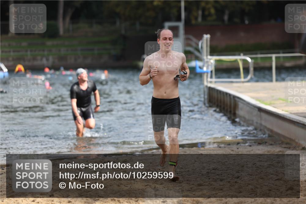 13.09.2026 - Stadtparktriathlon Mo-Foto http://msf.ph/oto/10259599 13.09.2026 11:29:35 Schwimmen 885, 908, 915 meine-sportfotos.de