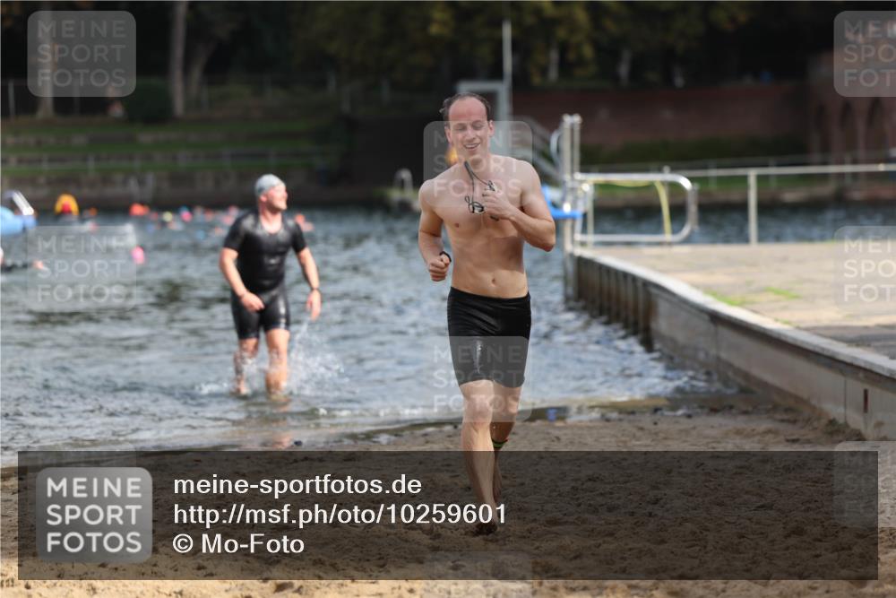 13.09.2026 - Stadtparktriathlon Mo-Foto http://msf.ph/oto/10259601 13.09.2026 11:29:35 Schwimmen 885, 908, 915 meine-sportfotos.de