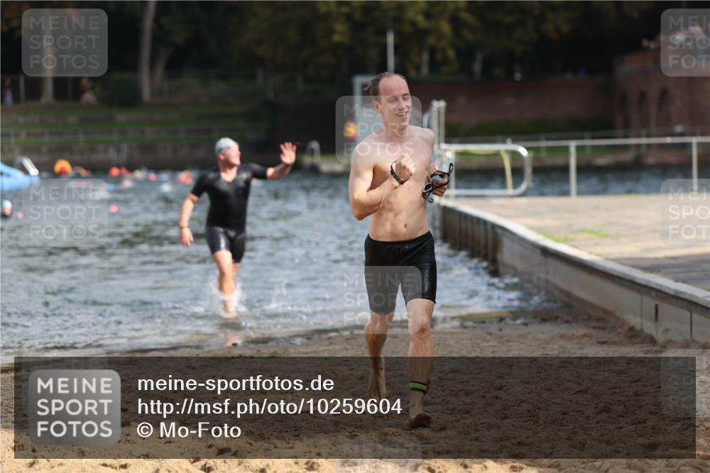 13.09.2026 - Stadtparktriathlon Mo-Foto http://msf.ph/oto/10259604 13.09.2026 11:29:36 Schwimmen 885, 908, 915 meine-sportfotos.de