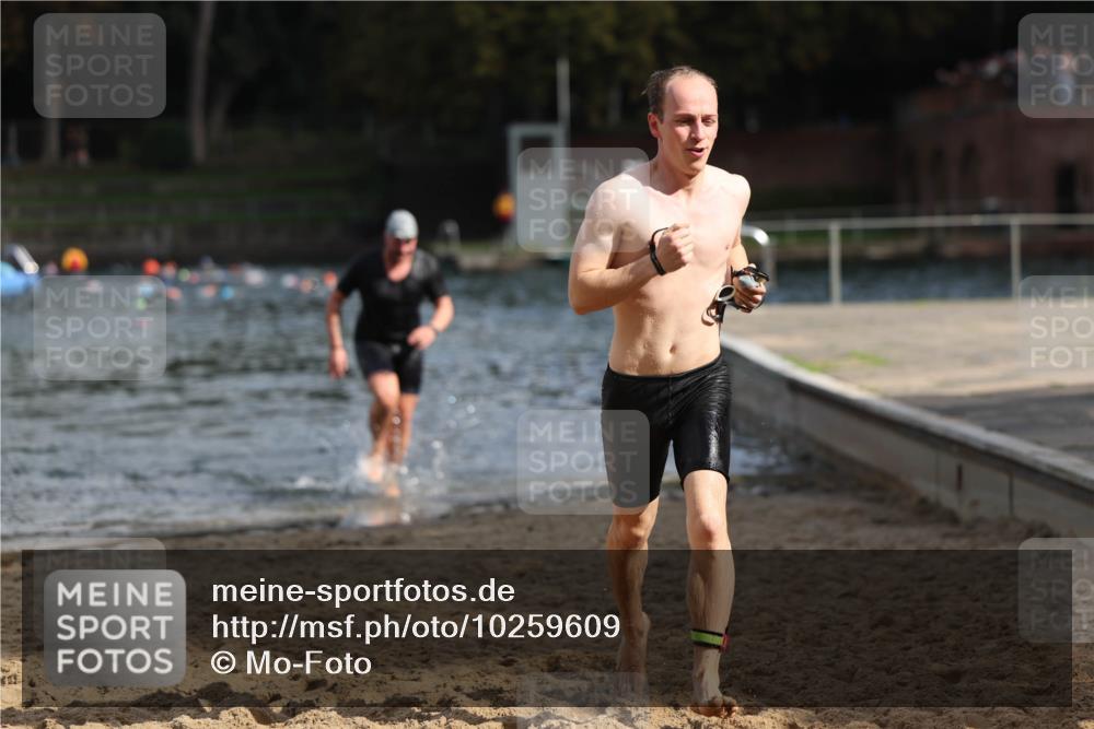 13.09.2026 - Stadtparktriathlon Mo-Foto http://msf.ph/oto/10259609 13.09.2026 11:29:36 Schwimmen 885, 908, 915 meine-sportfotos.de