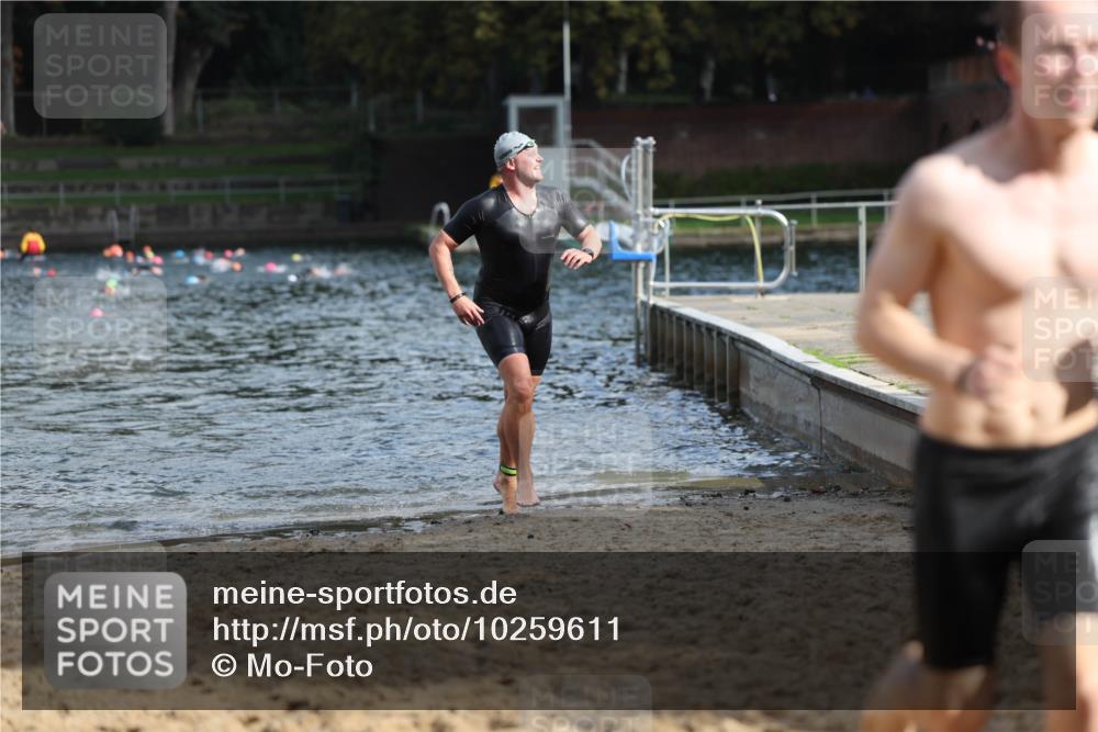 13.09.2026 - Stadtparktriathlon Mo-Foto http://msf.ph/oto/10259611 13.09.2026 11:29:37 Schwimmen 885, 908, 915 meine-sportfotos.de