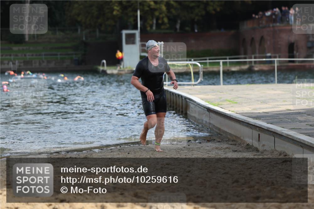 13.09.2026 - Stadtparktriathlon Mo-Foto http://msf.ph/oto/10259616 13.09.2026 11:29:38 Schwimmen 885, 908, 915 meine-sportfotos.de
