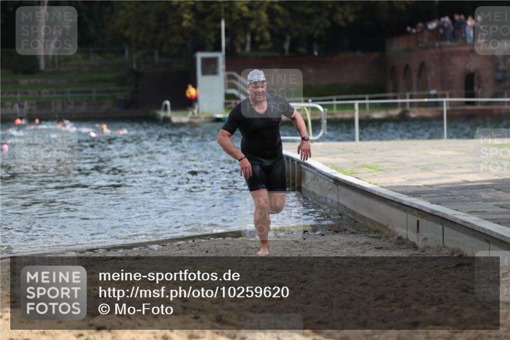 13.09.2026 - Stadtparktriathlon Mo-Foto http://msf.ph/oto/10259620 13.09.2026 11:29:38 Schwimmen 885, 908, 915 meine-sportfotos.de