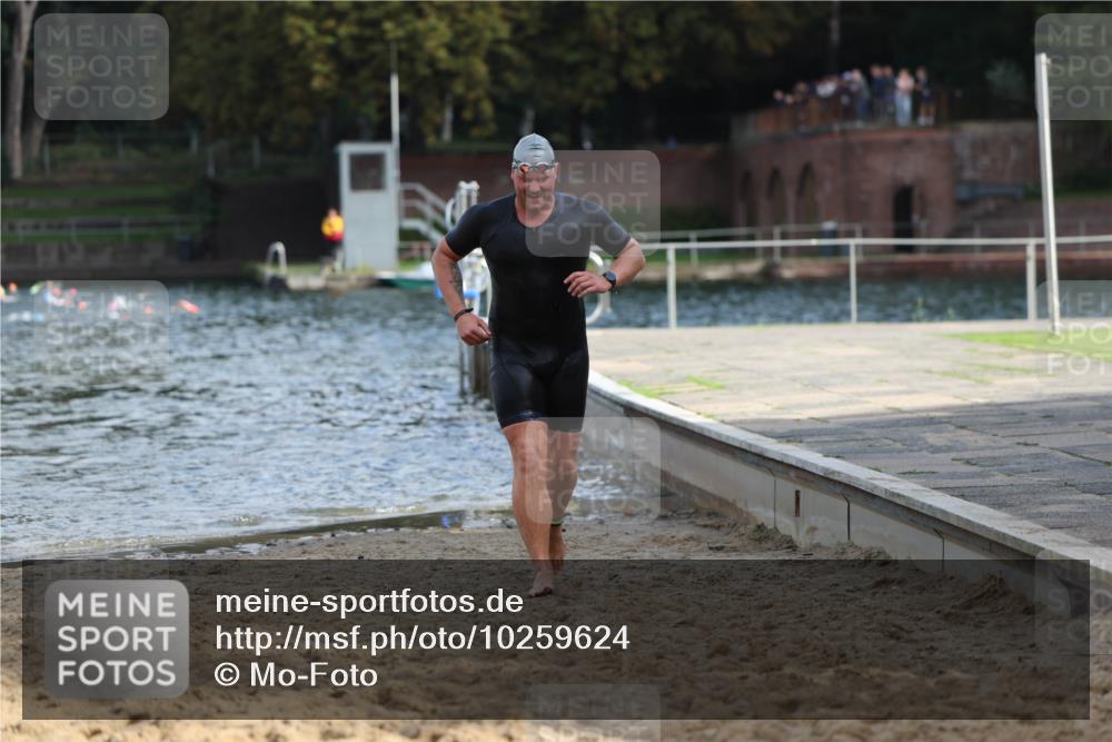 13.09.2026 - Stadtparktriathlon Mo-Foto http://msf.ph/oto/10259624 13.09.2026 11:29:39 Schwimmen 885, 908, 915 meine-sportfotos.de