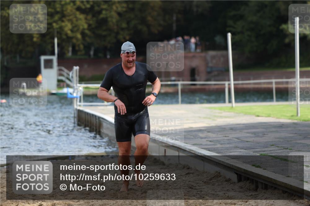 13.09.2026 - Stadtparktriathlon Mo-Foto http://msf.ph/oto/10259633 13.09.2026 11:29:40 Schwimmen 908, 915 meine-sportfotos.de