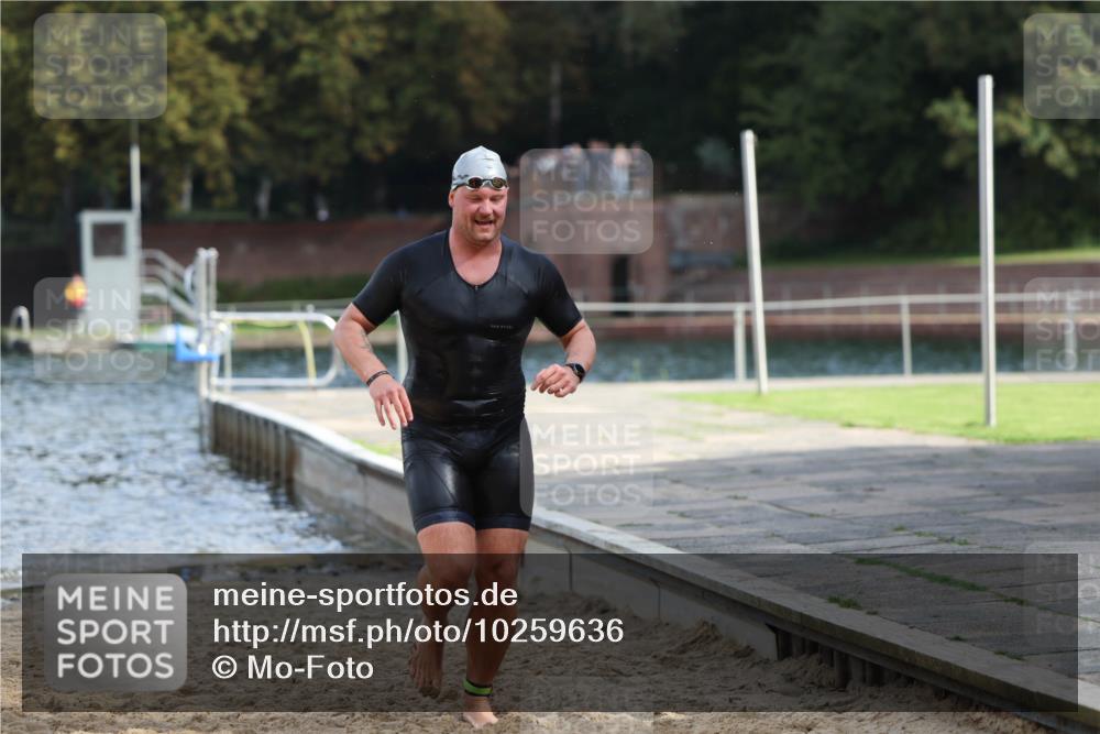 13.09.2026 - Stadtparktriathlon Mo-Foto http://msf.ph/oto/10259636 13.09.2026 11:29:40 Schwimmen 908, 915 meine-sportfotos.de