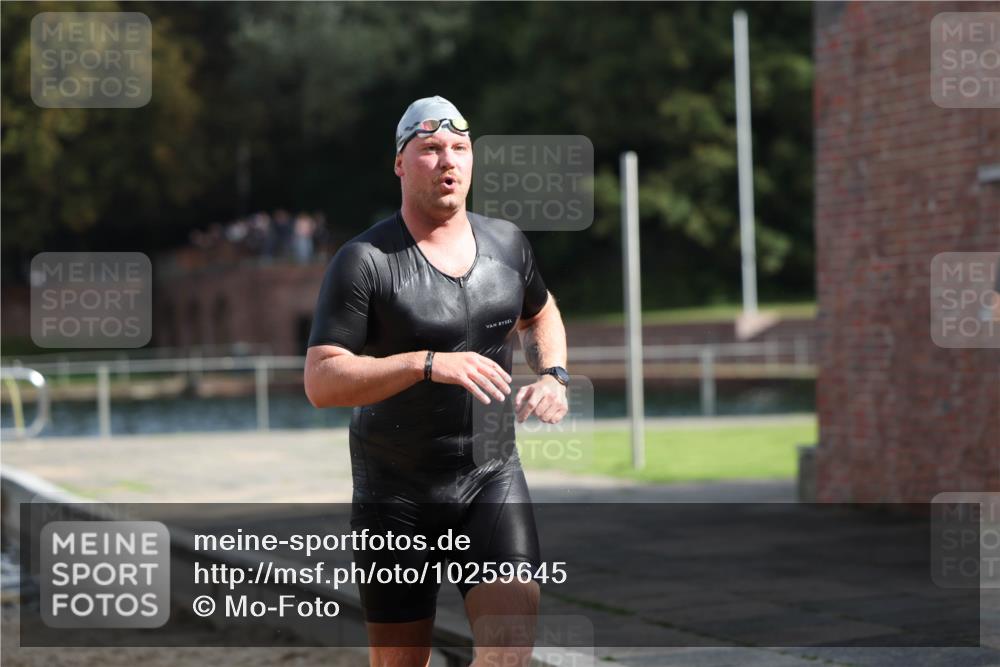 13.09.2026 - Stadtparktriathlon Mo-Foto http://msf.ph/oto/10259645 13.09.2026 11:29:41 Schwimmen 908, 915 meine-sportfotos.de