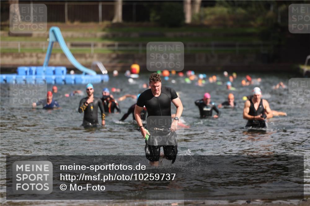 13.09.2026 - Stadtparktriathlon Mo-Foto http://msf.ph/oto/10259737 13.09.2026 11:30:24 Schwimmen 897, 927 meine-sportfotos.de