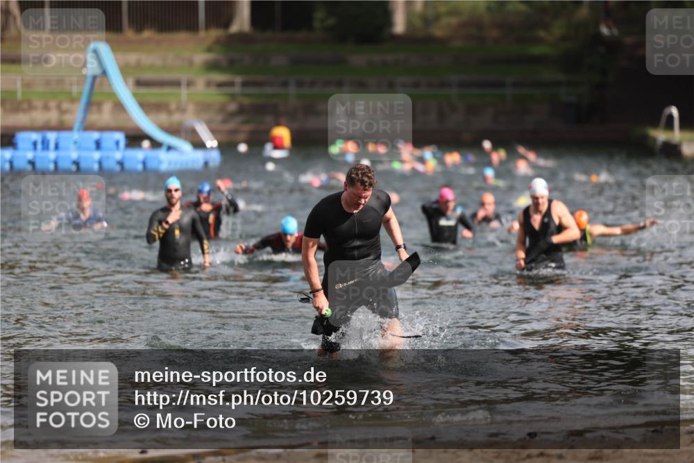 13.09.2026 - Stadtparktriathlon Mo-Foto http://msf.ph/oto/10259739 13.09.2026 11:30:24 Schwimmen 897, 927 meine-sportfotos.de