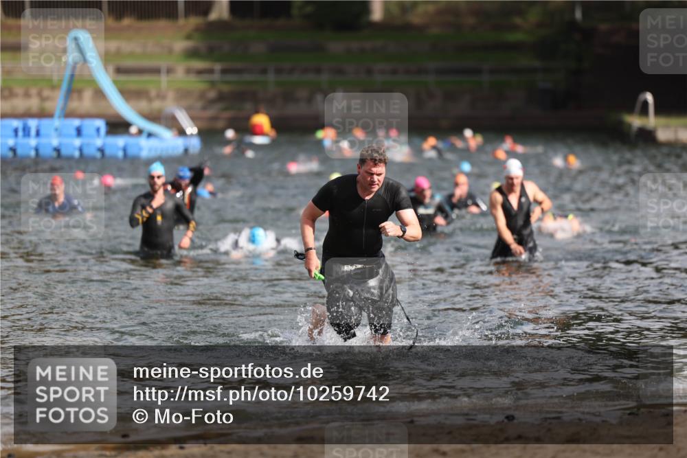 13.09.2026 - Stadtparktriathlon Mo-Foto http://msf.ph/oto/10259742 13.09.2026 11:30:24 Schwimmen 897, 927 meine-sportfotos.de
