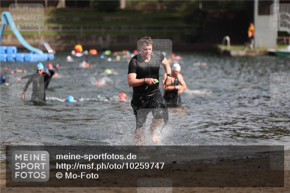 13.09.2026 - Stadtparktriathlon Mo-Foto http://msf.ph/oto/10259747 13.09.2026 11:30:25 Schwimmen 897, 927 meine-sportfotos.de