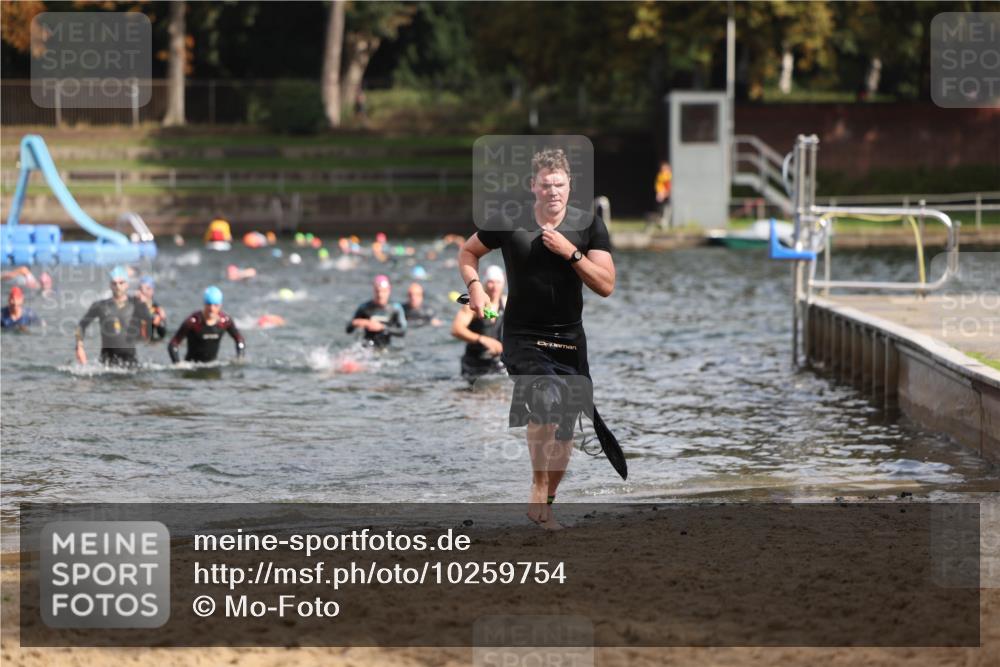 13.09.2026 - Stadtparktriathlon Mo-Foto http://msf.ph/oto/10259754 13.09.2026 11:30:26 Schwimmen 891, 897, 927 meine-sportfotos.de
