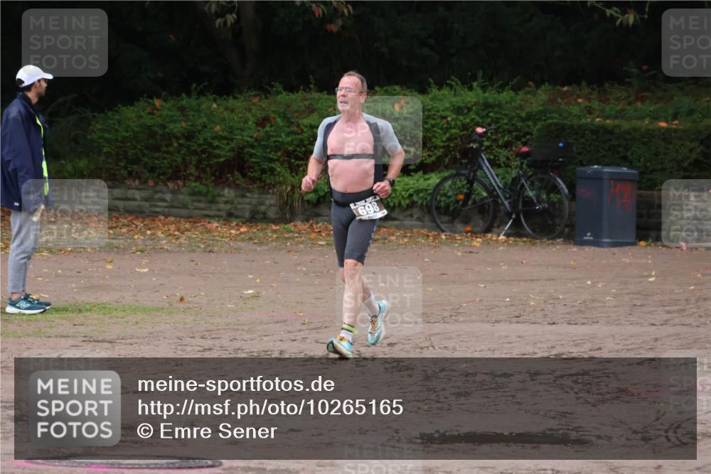 13.09.2026 - Stadtparktriathlon Emre Sener http://msf.ph/oto/10265165 13.09.2026 12:07:46 Laufen 698, 687, 698 meine-sportfotos.de