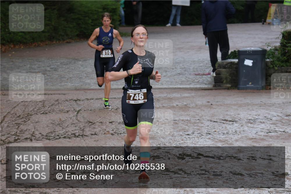 13.09.2026 - Stadtparktriathlon Emre Sener http://msf.ph/oto/10265538 13.09.2026 12:25:48 Laufen 810, 25, 1746, 594, 746, 810 meine-sportfotos.de