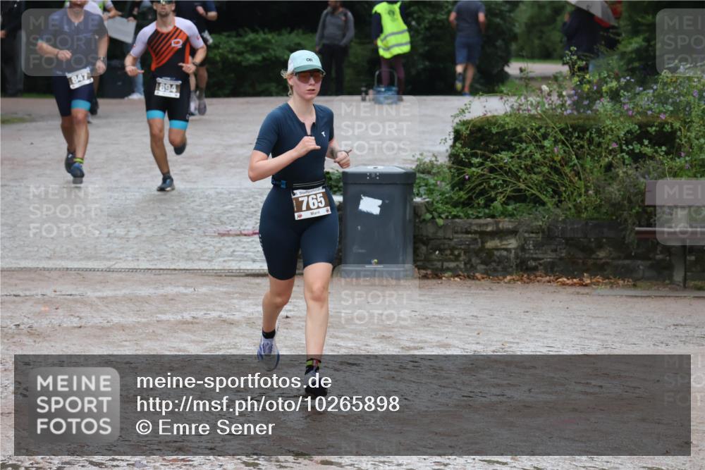 13.09.2026 - Stadtparktriathlon Emre Sener http://msf.ph/oto/10265898 13.09.2026 12:35:34 Laufen 847, 894, 3, 5, 765, 716, 733, 765, 847, 864, 894, 963 meine-sportfotos.de