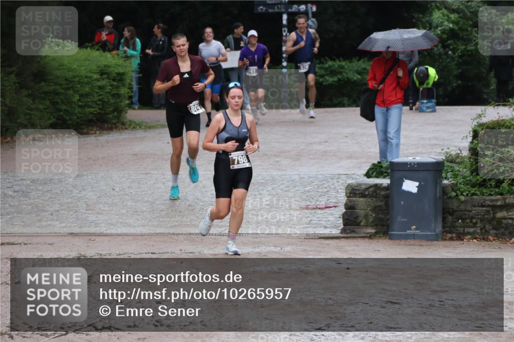 13.09.2026 - Stadtparktriathlon Emre Sener http://msf.ph/oto/10265957 13.09.2026 12:36:36 Laufen 80, 798, 241, 741, 754, 798, 802, 804, 839 meine-sportfotos.de