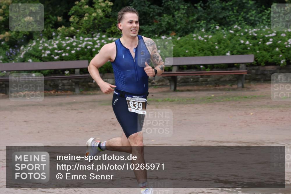 13.09.2026 - Stadtparktriathlon Emre Sener http://msf.ph/oto/10265971 13.09.2026 12:36:45 Laufen 15, 839, 741, 754, 798, 802, 804, 839 meine-sportfotos.de