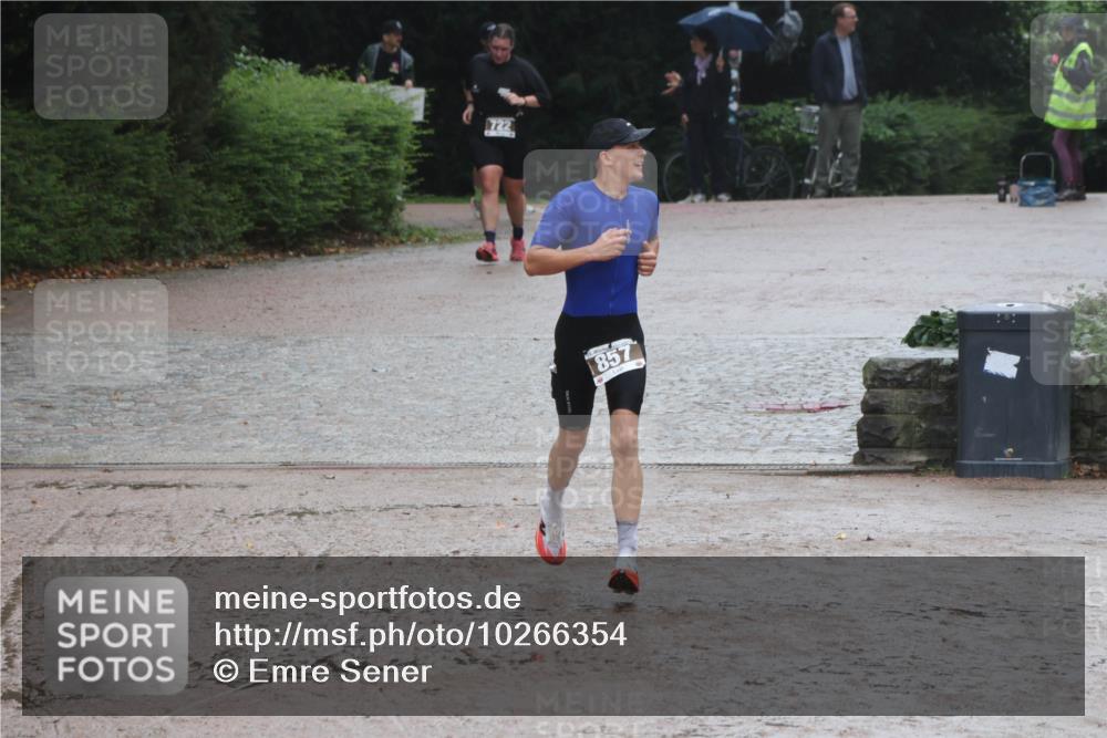 13.09.2026 - Stadtparktriathlon Emre Sener http://msf.ph/oto/10266354 13.09.2026 12:45:47 Laufen 1722, 857, 722, 857, 858, 1017 meine-sportfotos.de
