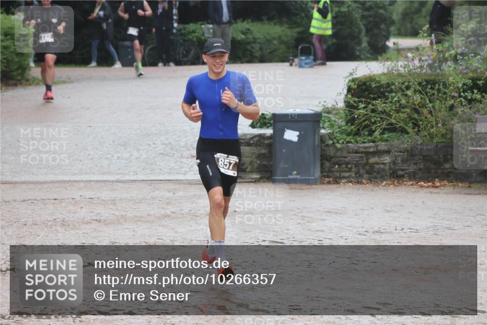 13.09.2026 - Stadtparktriathlon Emre Sener http://msf.ph/oto/10266357 13.09.2026 12:45:48 Laufen 722, 857, 722, 795, 857, 858, 1017 meine-sportfotos.de